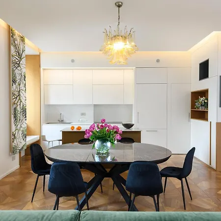 Moon River Luxury דירה
