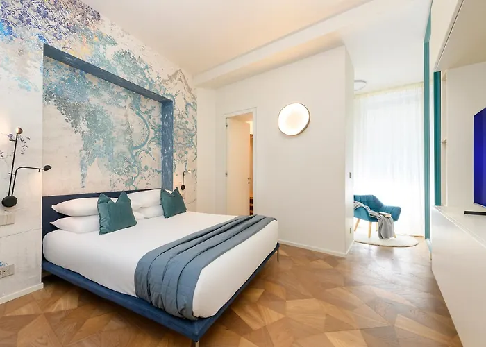 Moon River Luxury * רומא