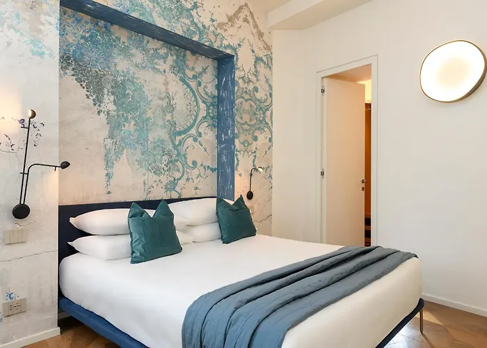 Moon River Luxury Apartment